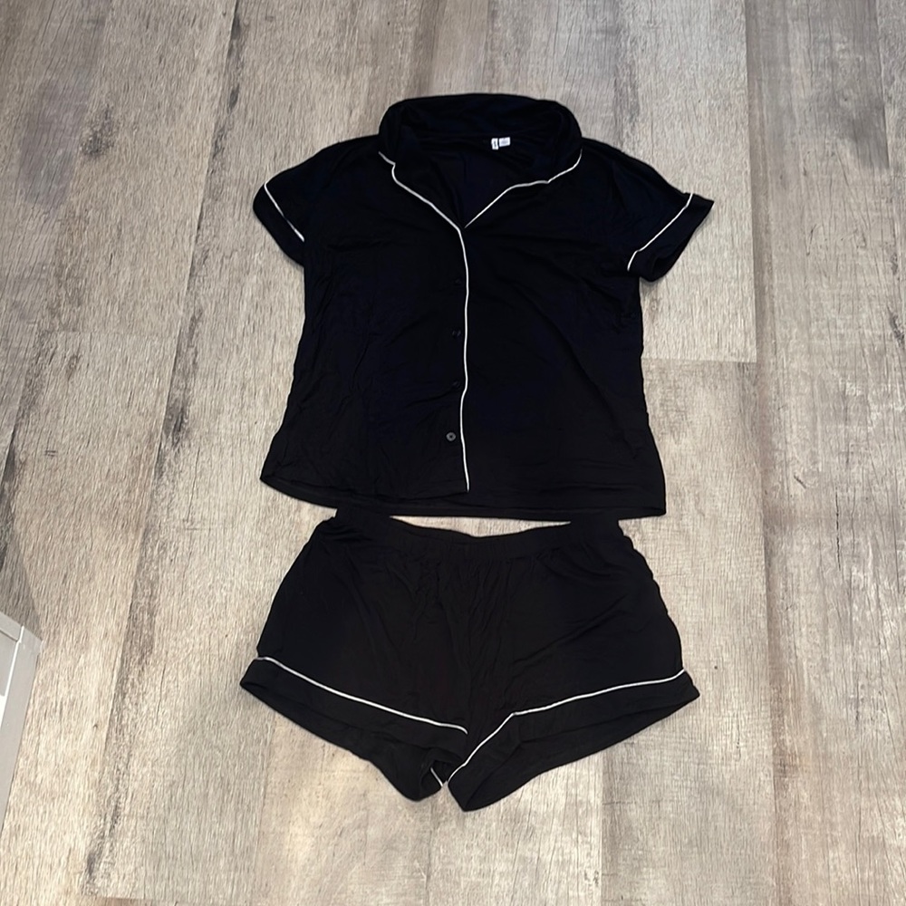 Nordstrom Lingerie Moonlight short pajamas in black size small